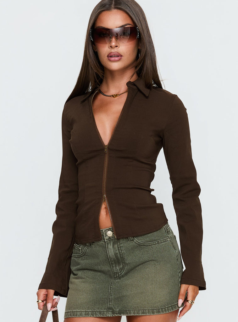 1-modelinfo-olivia-