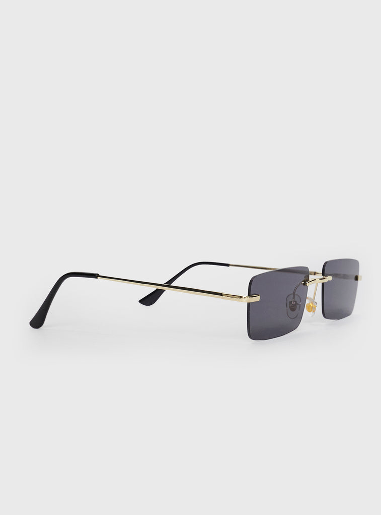 Indi Sunglasses Black / Gold | Princess Polly display picture 3