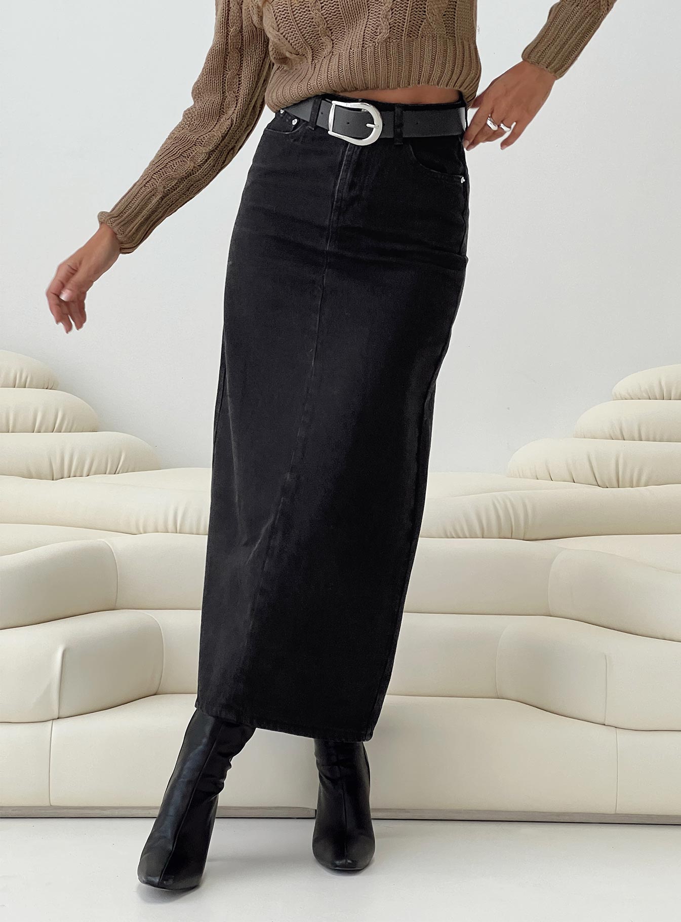 Sara' Classic Knee Length Denim Skirt in Vintage Black – The Main Street  Exchange