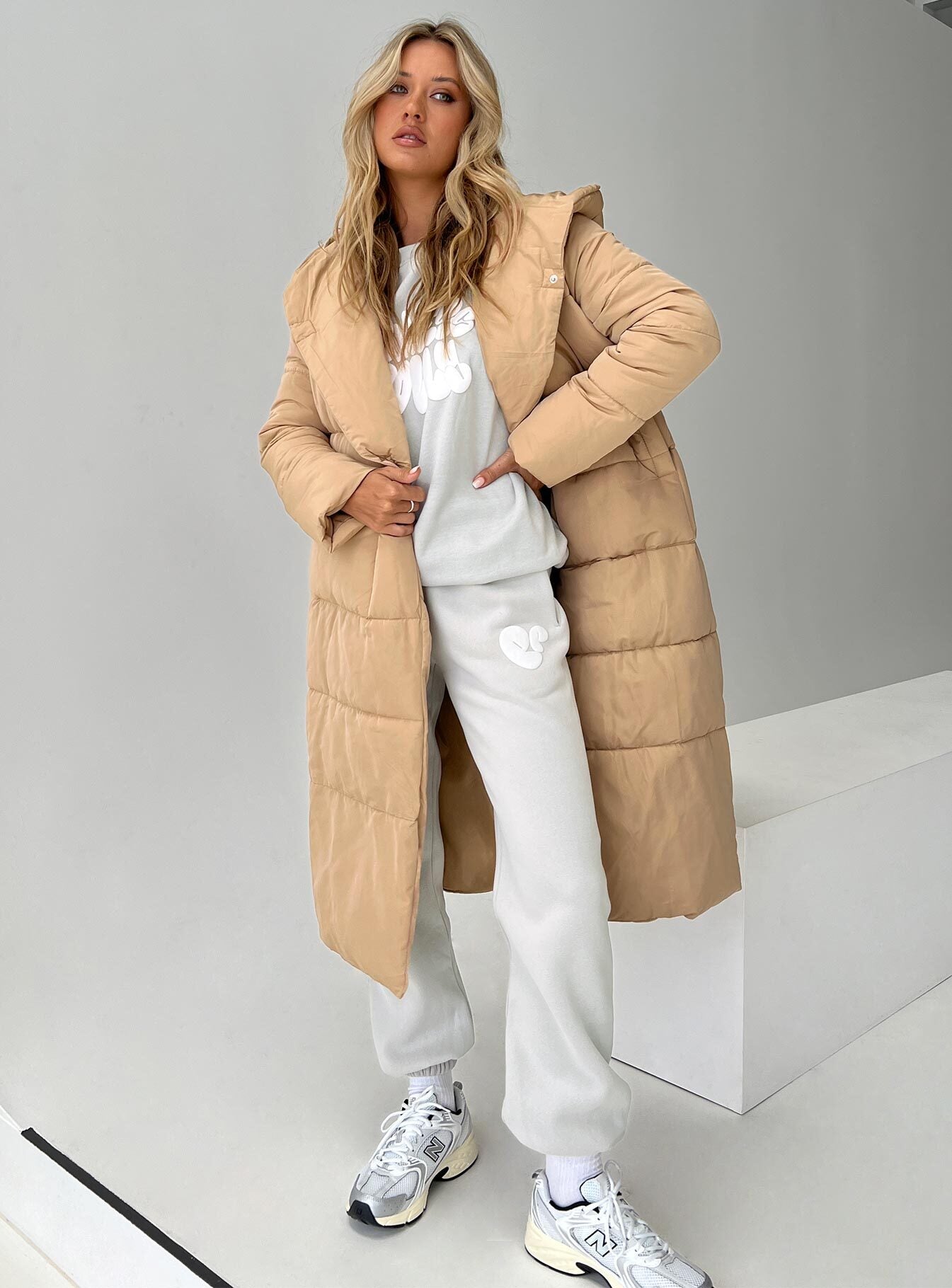 Philo longline hooded puffer jacket beige