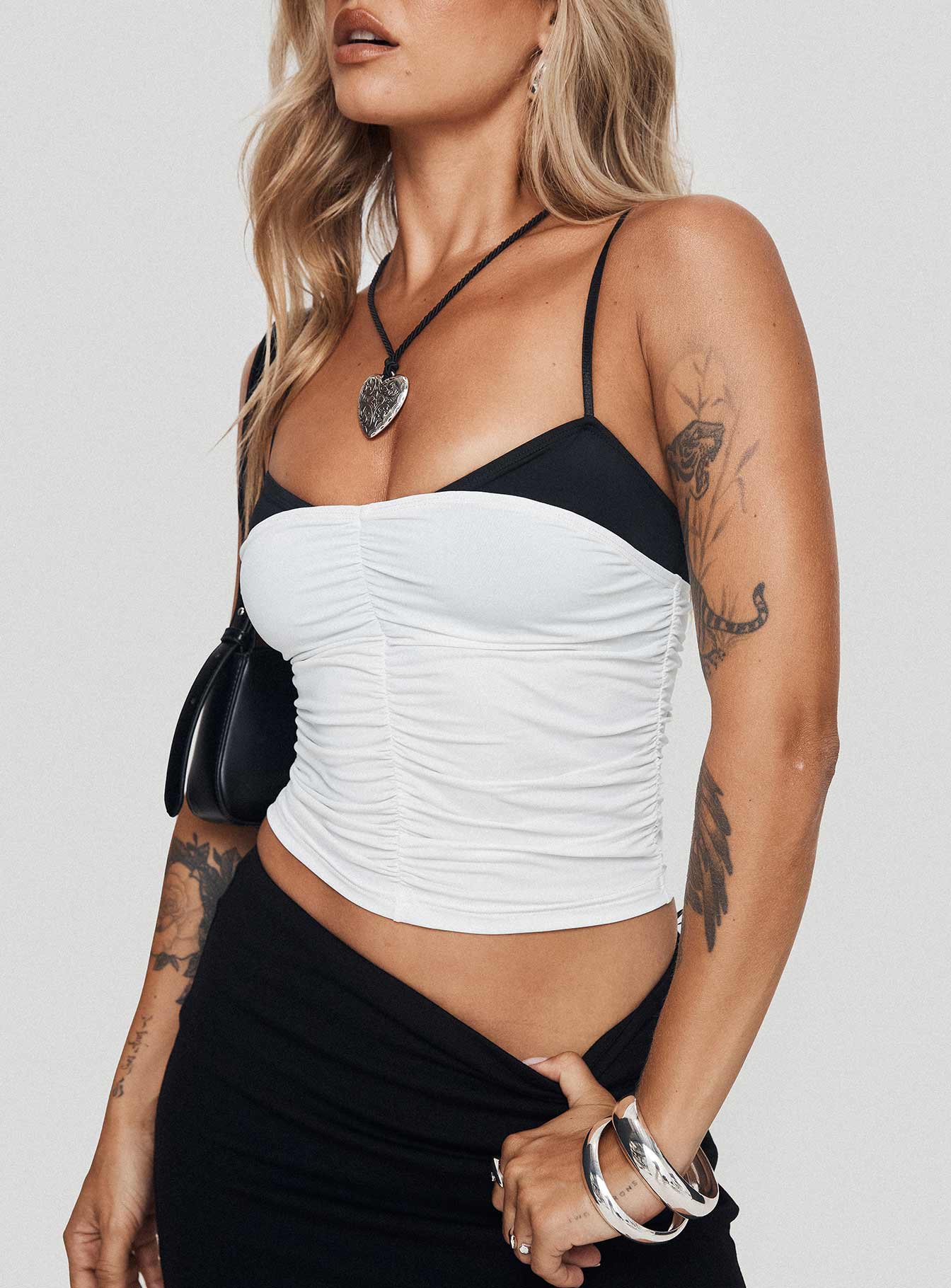 Vickee top white / black