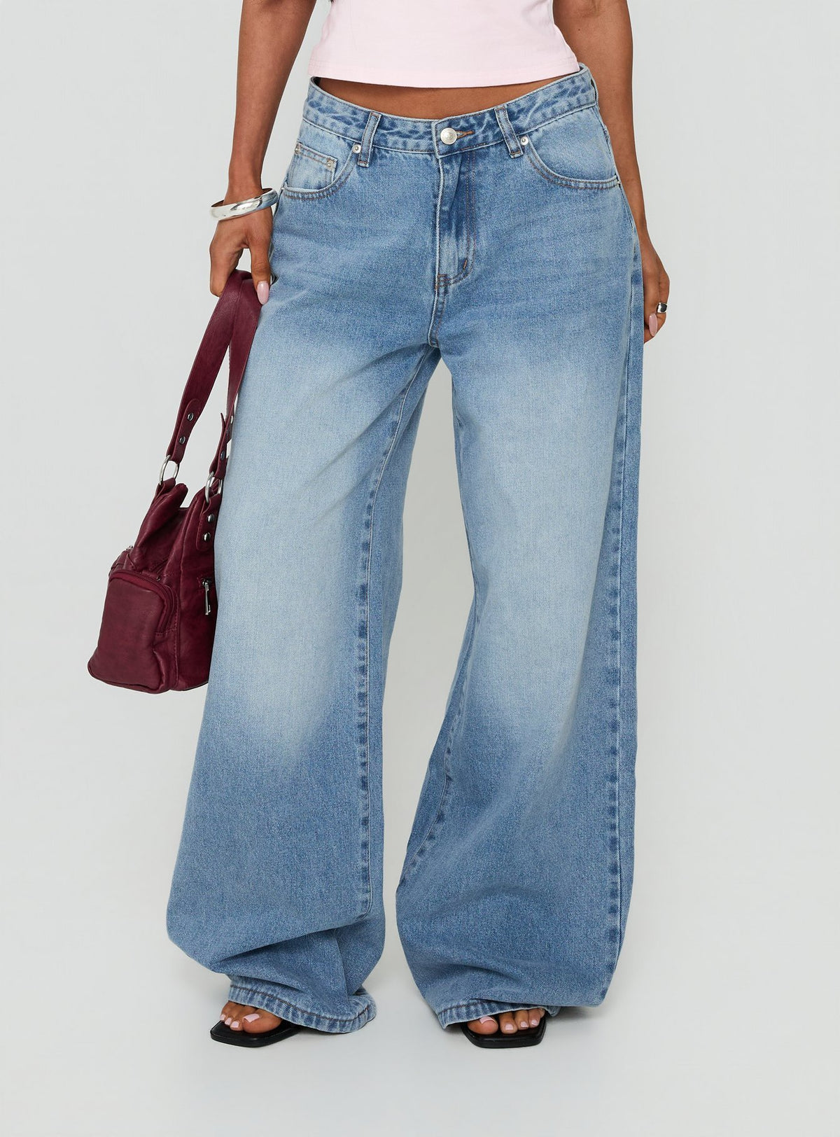 Showcasing Lokura Low Rise Super Baggy Jeans Vintage Mid Blue Wash womens-jeans front view of model wearing Princess Polly