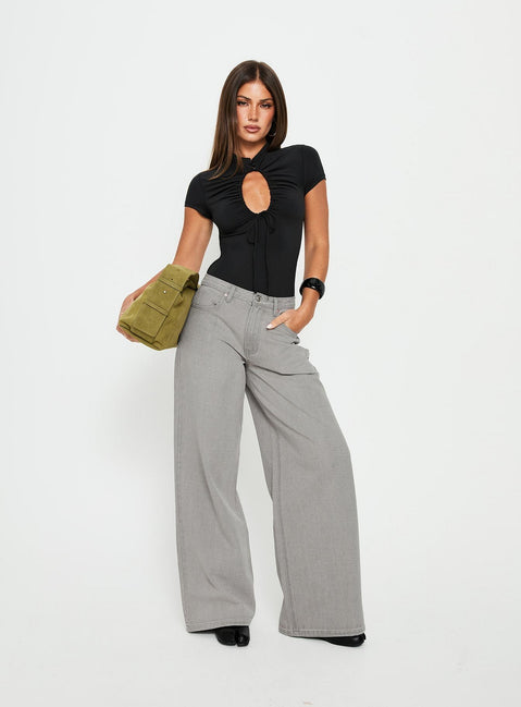 Showcasing Naylor Mid Rise Wide Leg Jeans Light Grey Wash in womens-jeans front view of model wearing Princess Polly