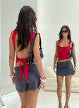 Crop top Straight neckline, fixed straps, open back, tie fastening Good stretch, fully lined  Princess Polly Lower Impact 