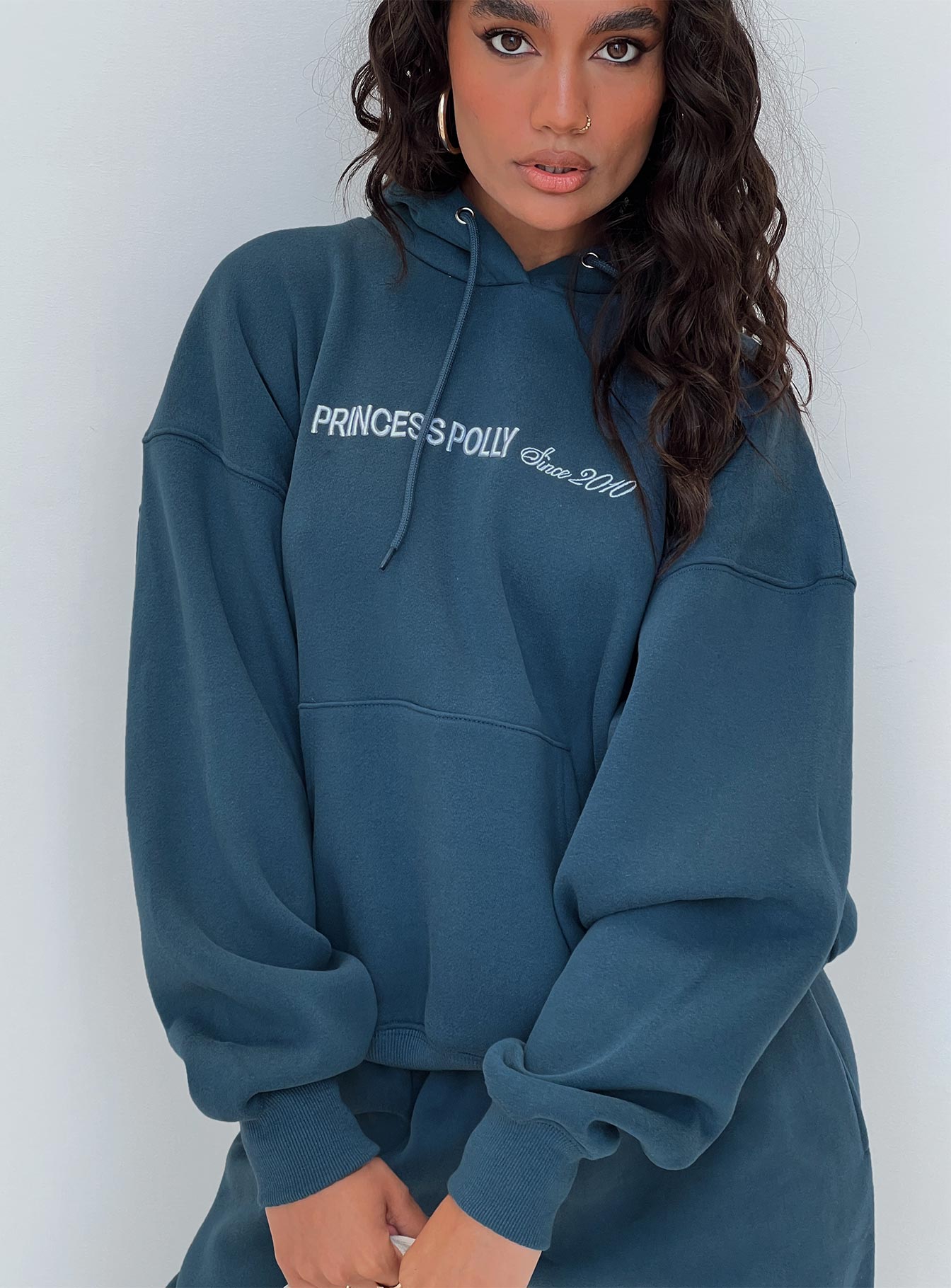 Princess polly hooded sweatshirt block / cursive text slate