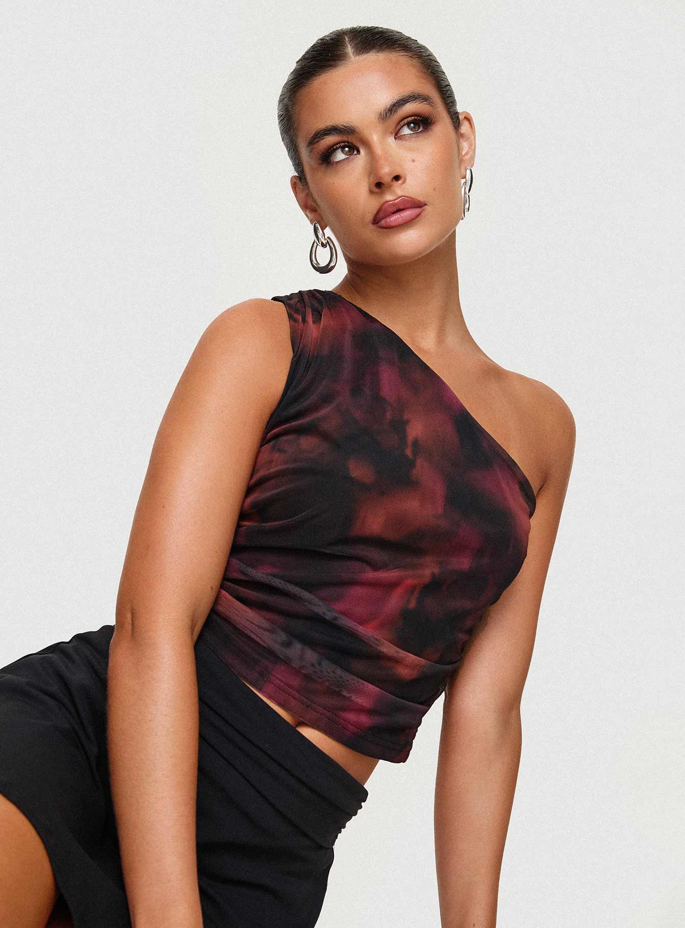 Annem one shoulder top black / red