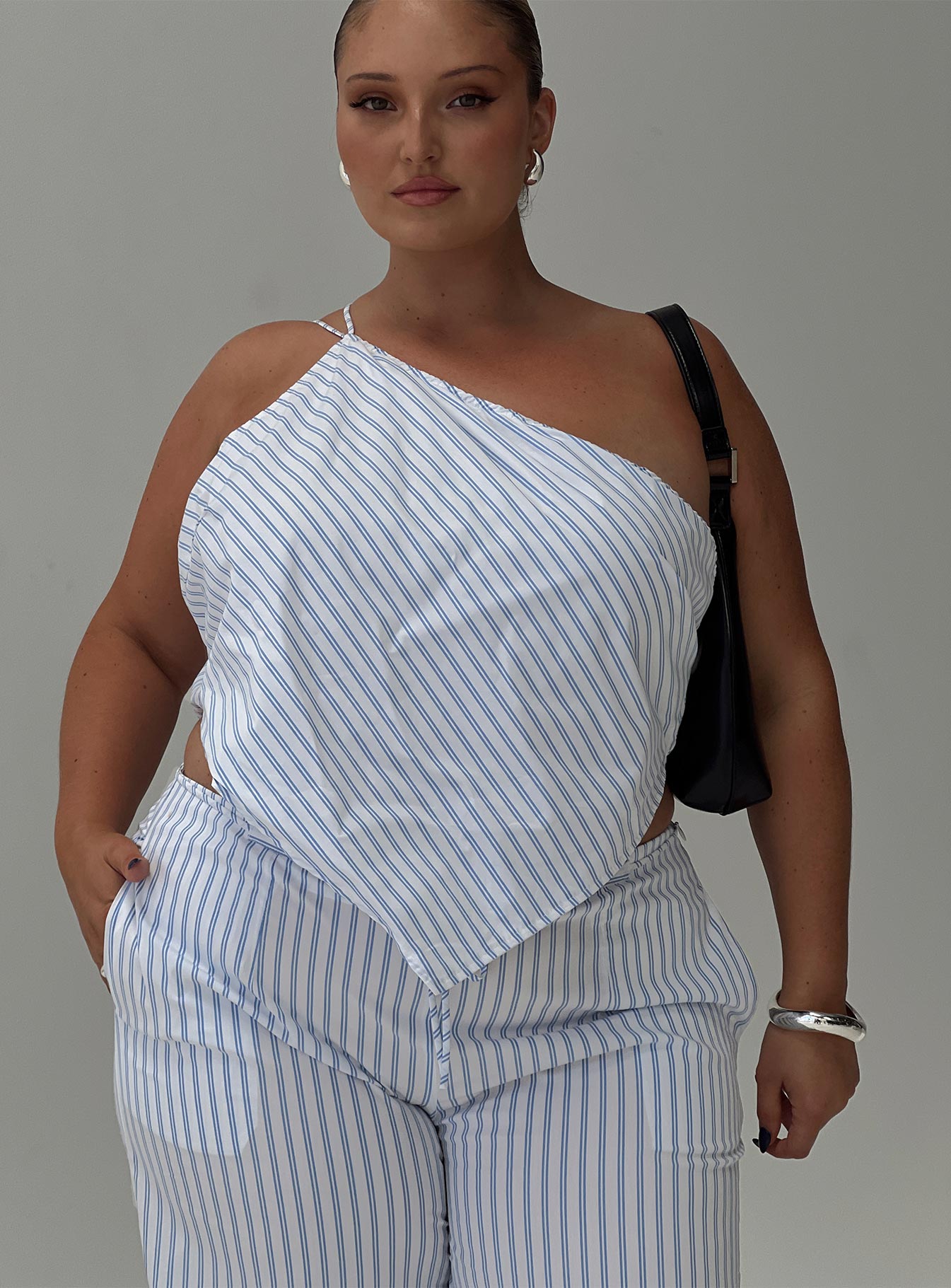 Collied asymmetric top blue / white stripe curve