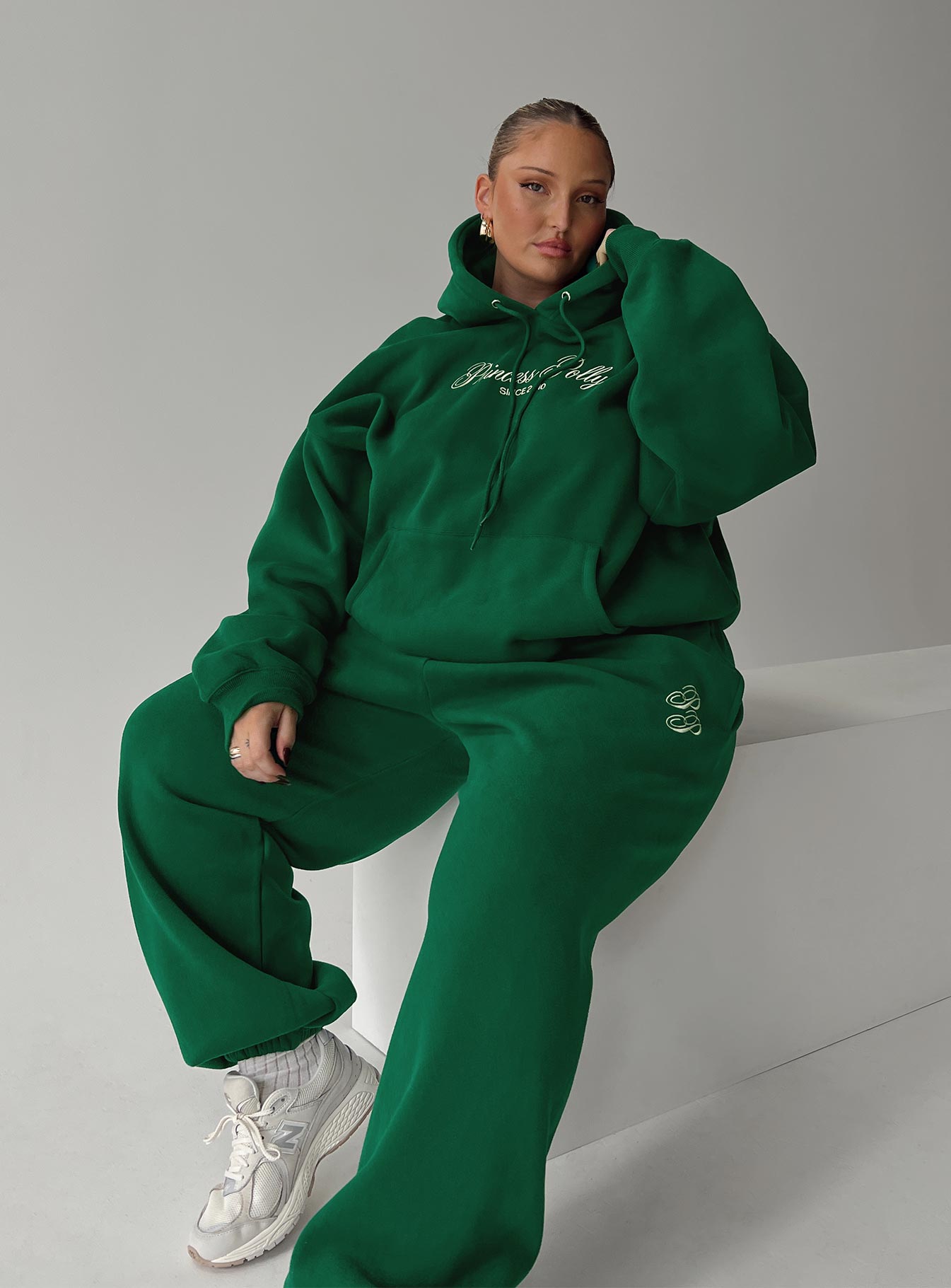 Princess polly track pants script green / ivory curve