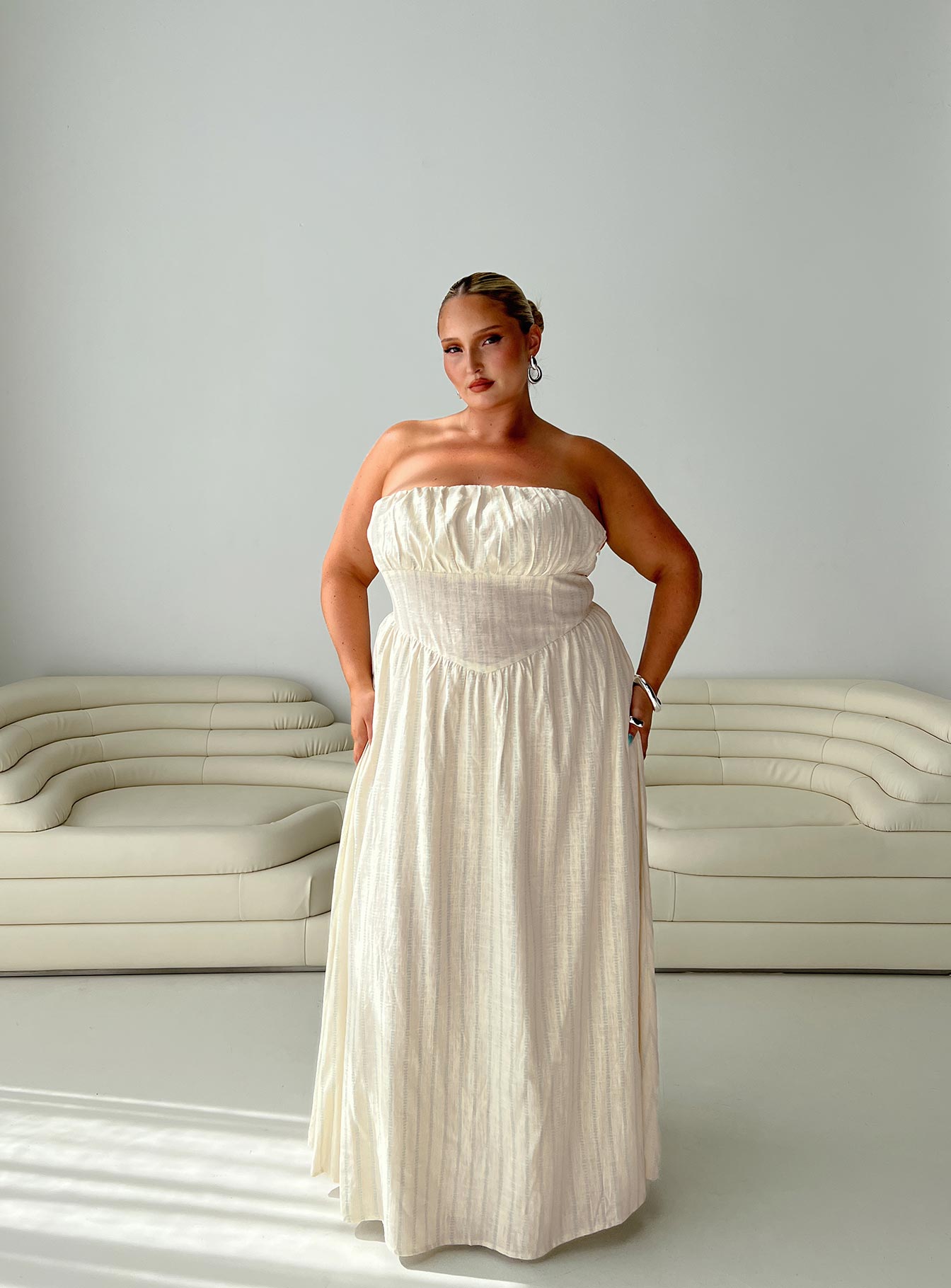 Slow dance linen blend maxi dress cream / blue curve