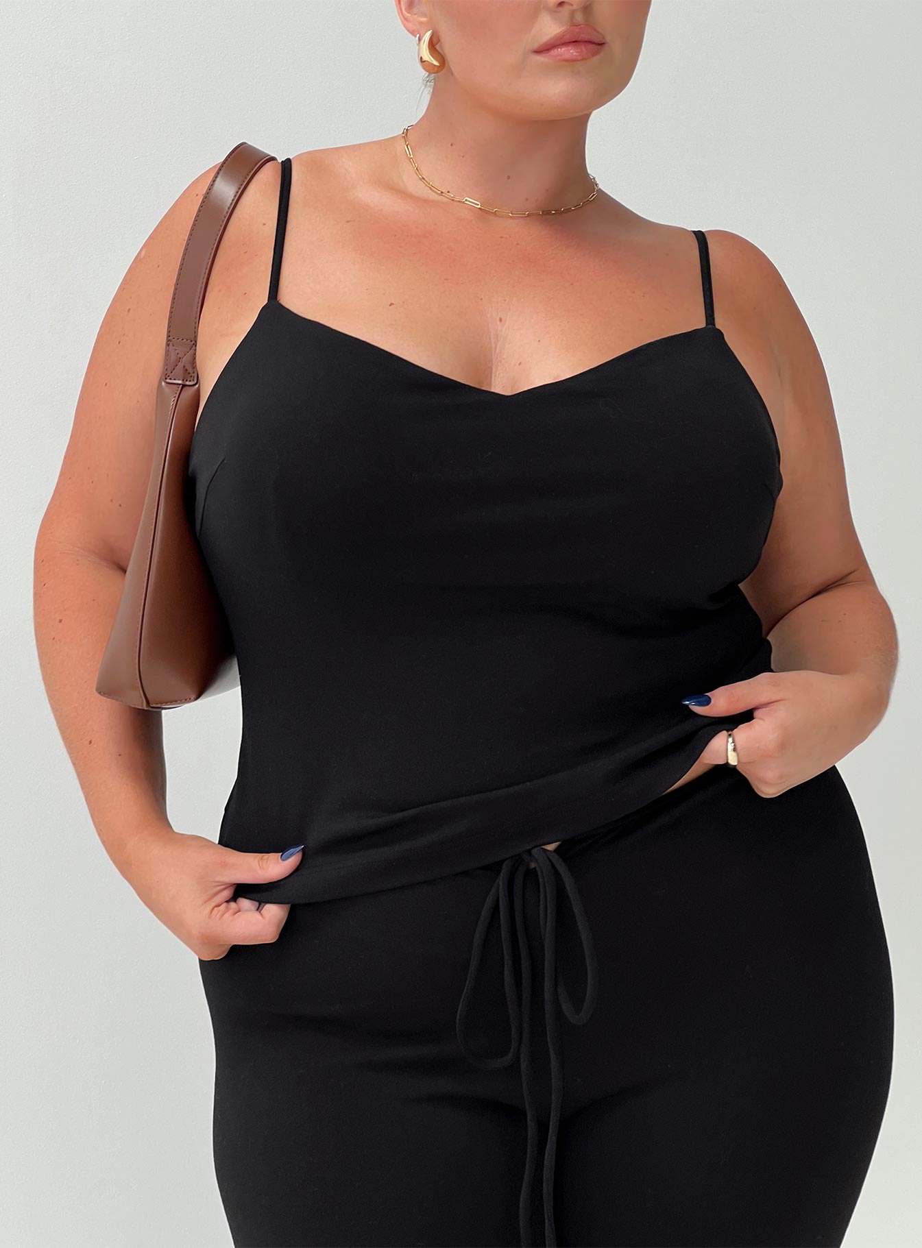 Evanda top black curve