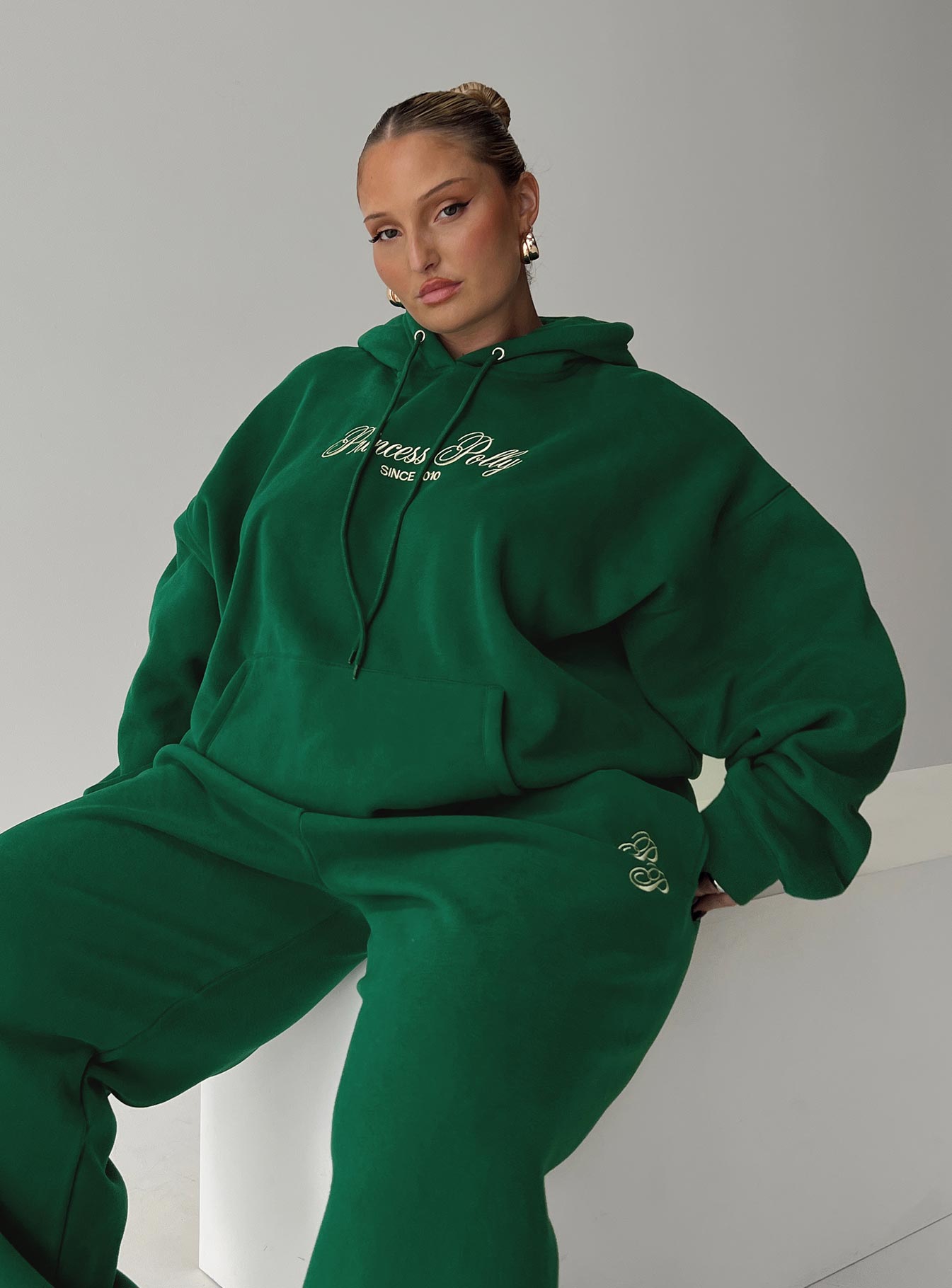 Princess polly hooded sweatshirt script green / ivory curve