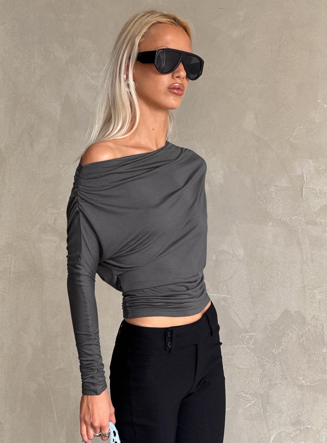 ファッション 通販 サイト CARLA Lady shoulder tops Charcoal 【公式 ファッション 通販 サイト CARLA Lady shoulder tops Charcoal 【公式