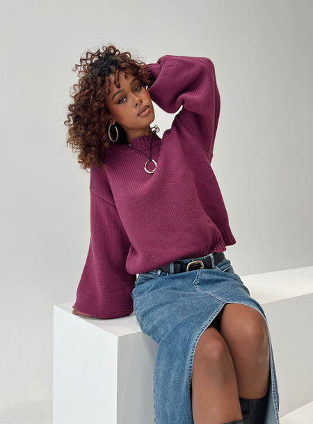 Sweater Oversized fit, thick knit material, rounded neckline, relaxed sleeves, drop shoulder Good stretch, unlined