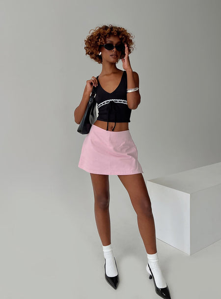 Mid-rise skort Invisible zip fastening at back, built-in shorts, slit at side Non-stretch, fully lined