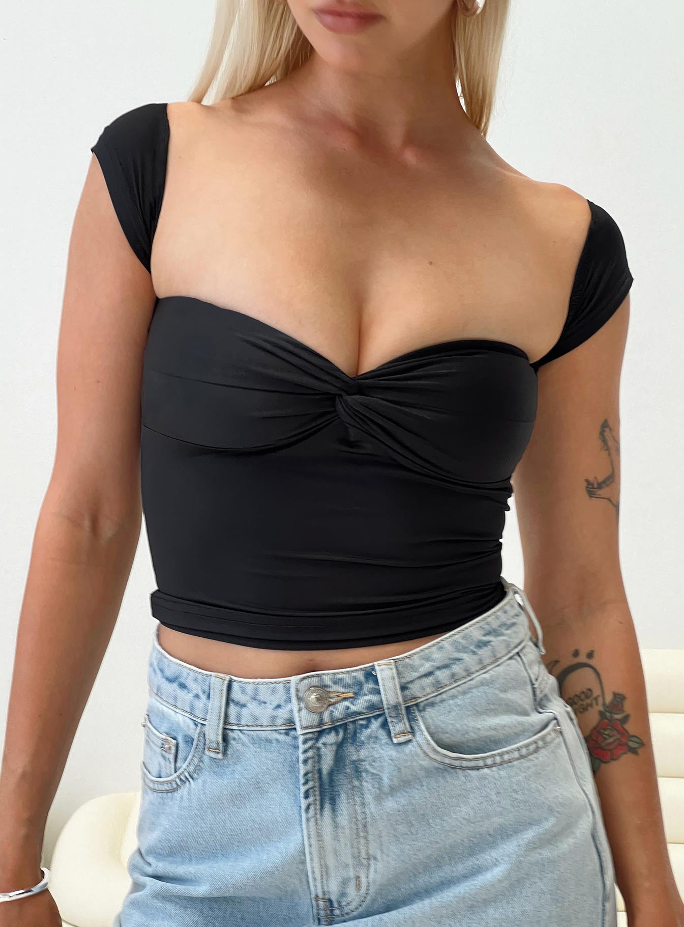 Larisha off the shoulder top black