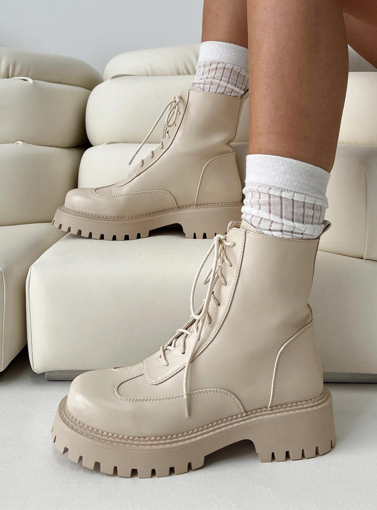 Combat boots Lace up fastening, rounded toe, treaded sole, pull tab at back