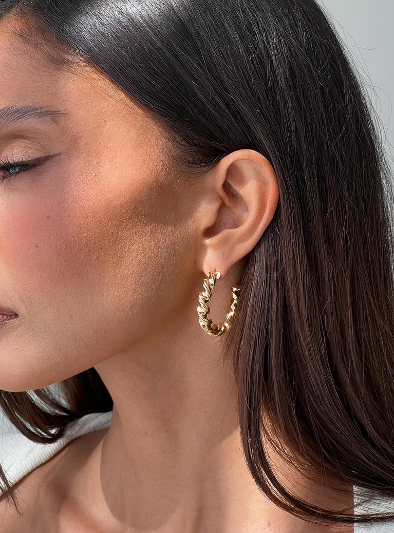 Gold-toned earrings Twist design, stud fastening, hoop look