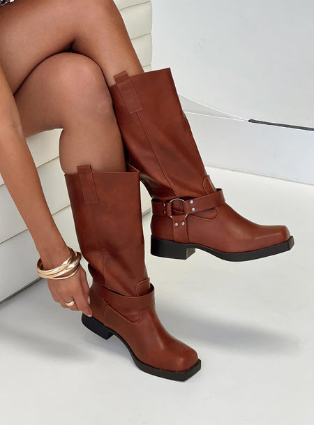 Western boots Calf height, buckle detail, rounded toe, small block heel