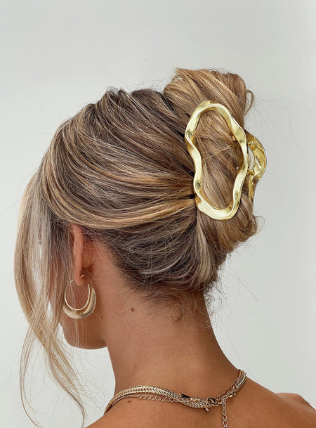 Gold-toned, claw clip