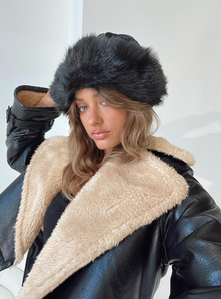 Bucket Faux fur material  Fully lined 