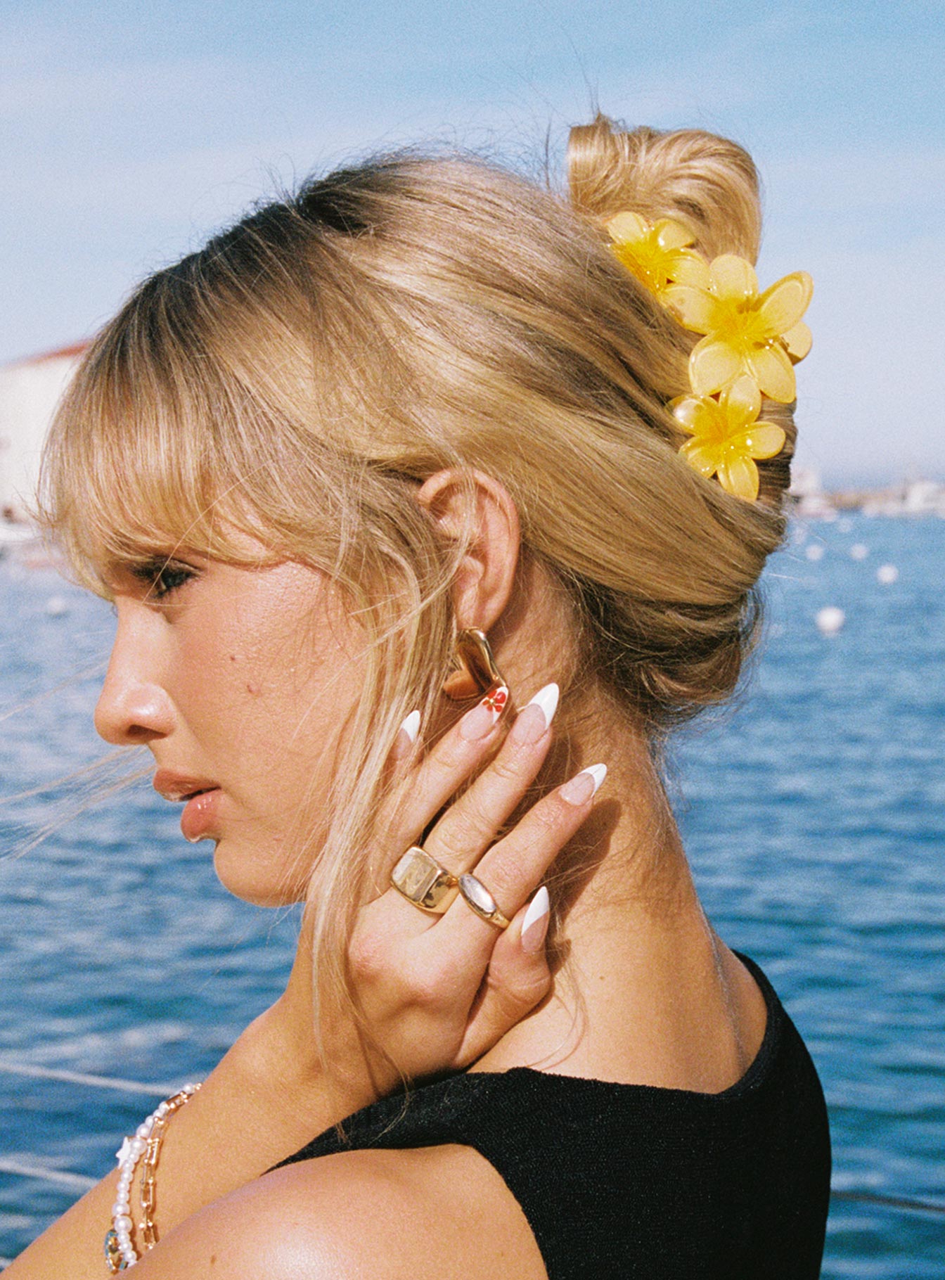 Chianti Frangipani Claw Clip Yellow | Princess Polly