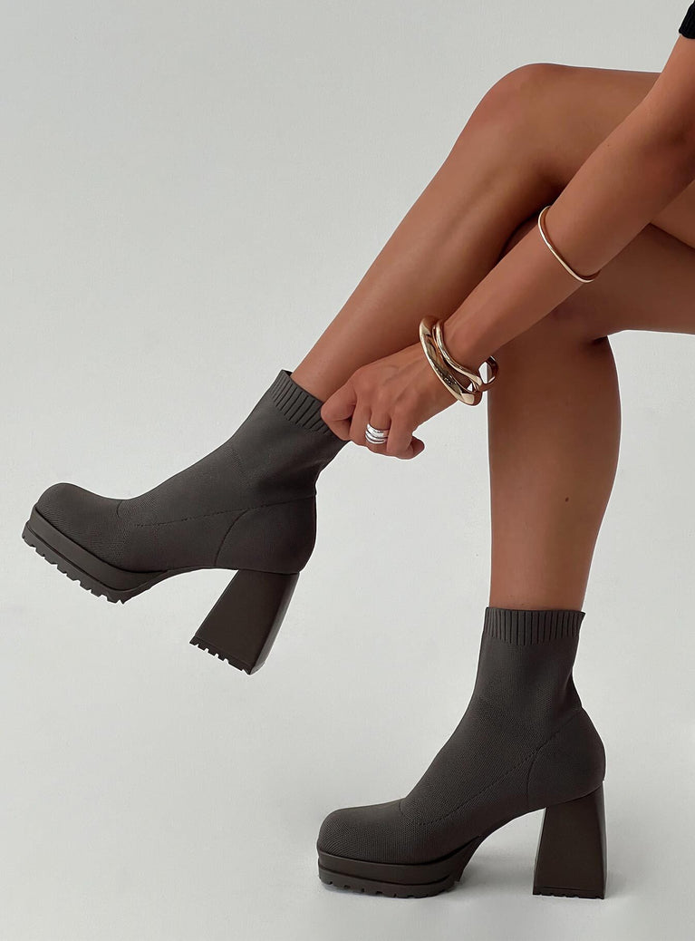 Heeled boot Square toe, platform base, block heel, sock style