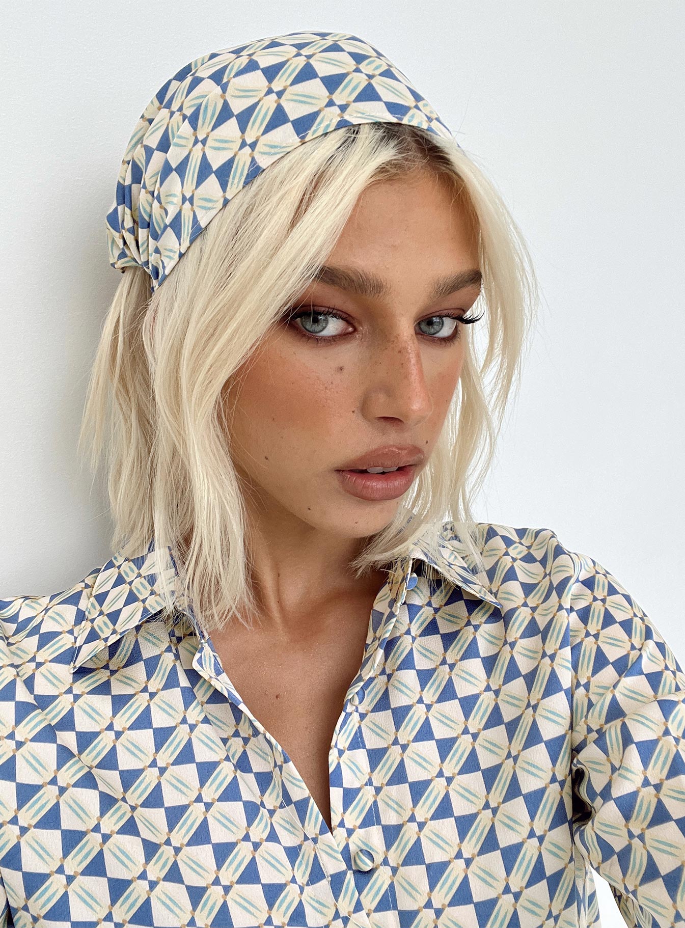 Head scarf Geo print  Elasticated band  Pointed hem  Unlined 