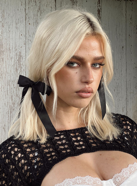 Hair bow Ribbon design Clasp fastening