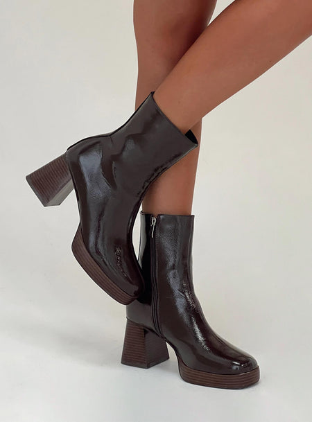 Faux leather ankle boots Platform sty,e block heel, zip fastening, rounded toe