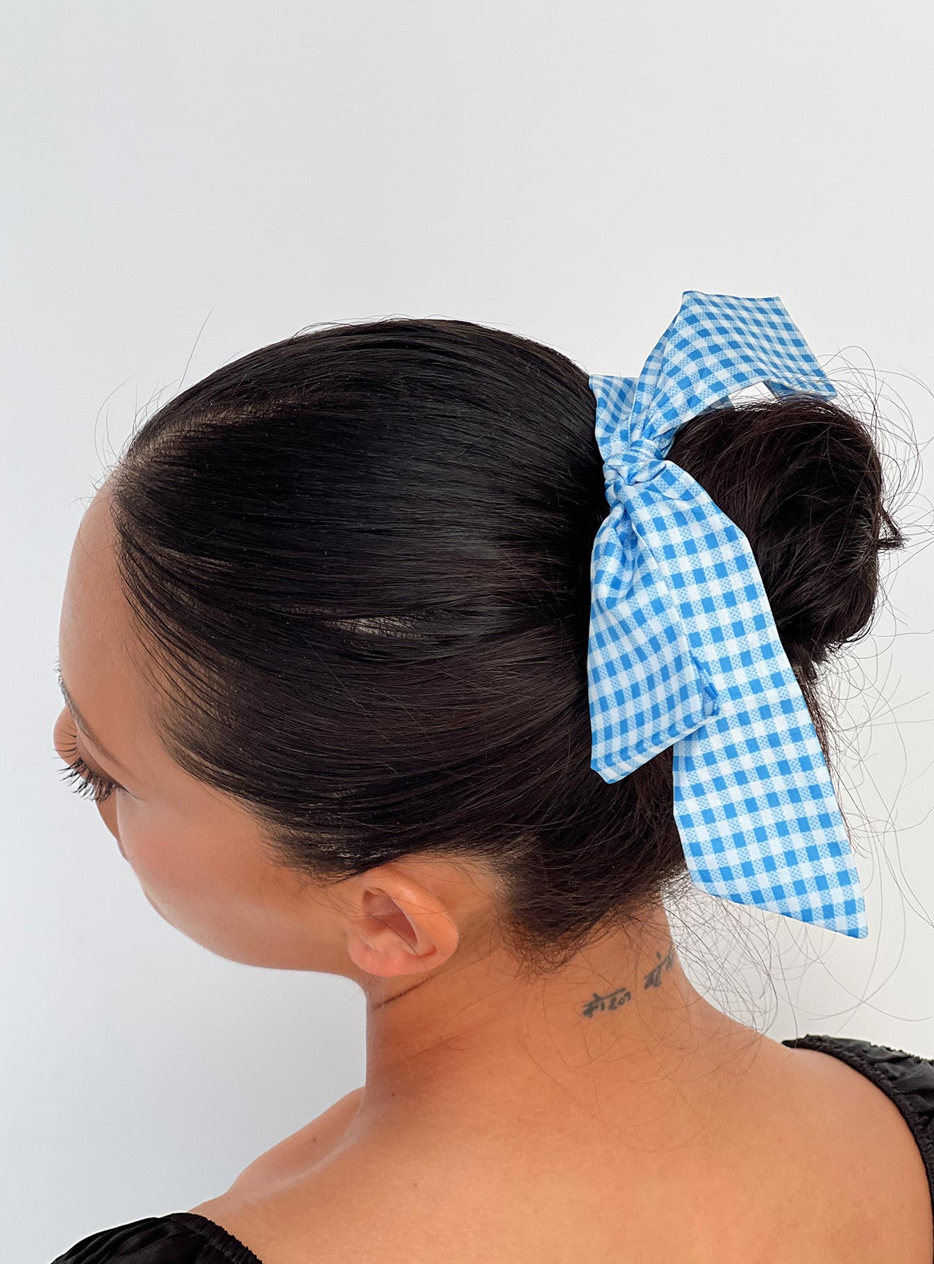 Messa bow scrunchie gingham blue