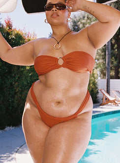 Bikini bottoms Thin sides, adjustable coverage, cheeky style, high cut Good stretch, fully lined  