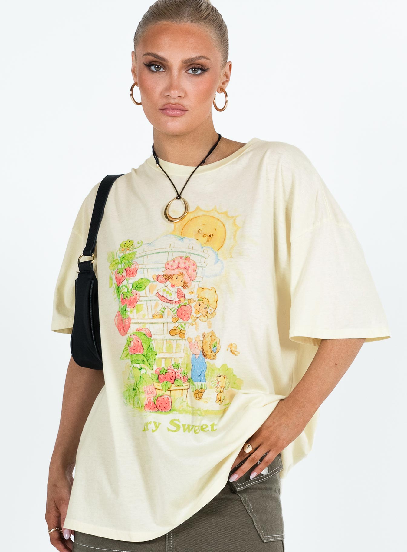 Berry sweet oversized tee cream