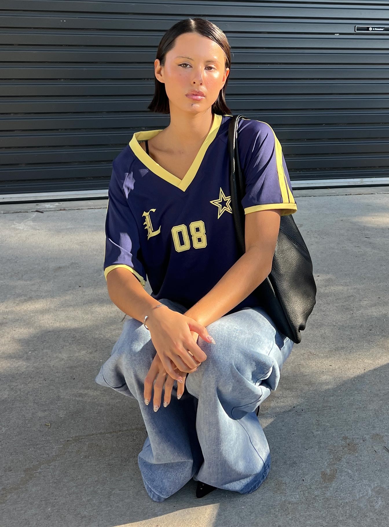 ボーダーズアットバルコニー RUFFLE SHOULDER TEE ネイビー Spectate Tee Navy | Princess Polly