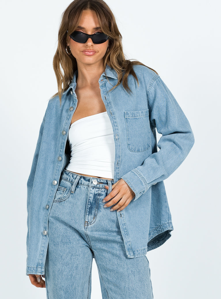 Denim jacket Classic collar Button fastening at front Silver-toned hardware Single chest pocket Double button cuff Curved hem