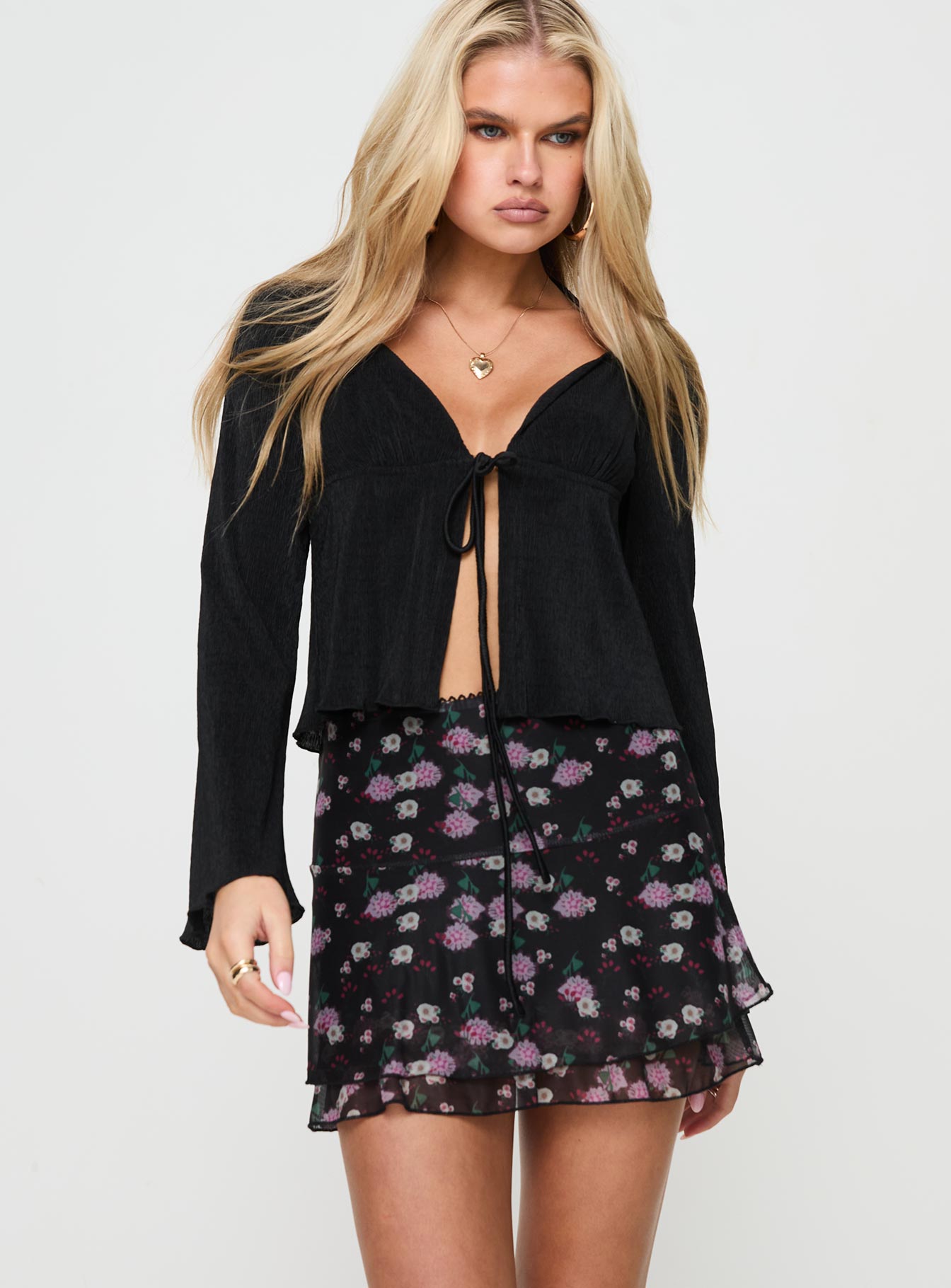 Sunny skies mini skirt black floral