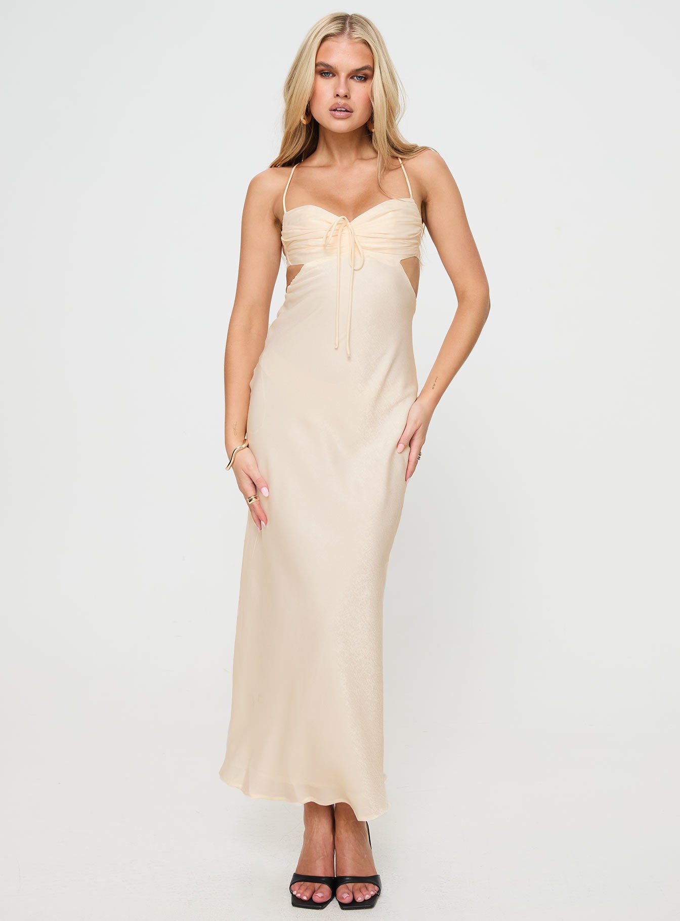 front view of model wearing Princess Polly Durand Maxi Dress Cream Sweetheart Neckline 
