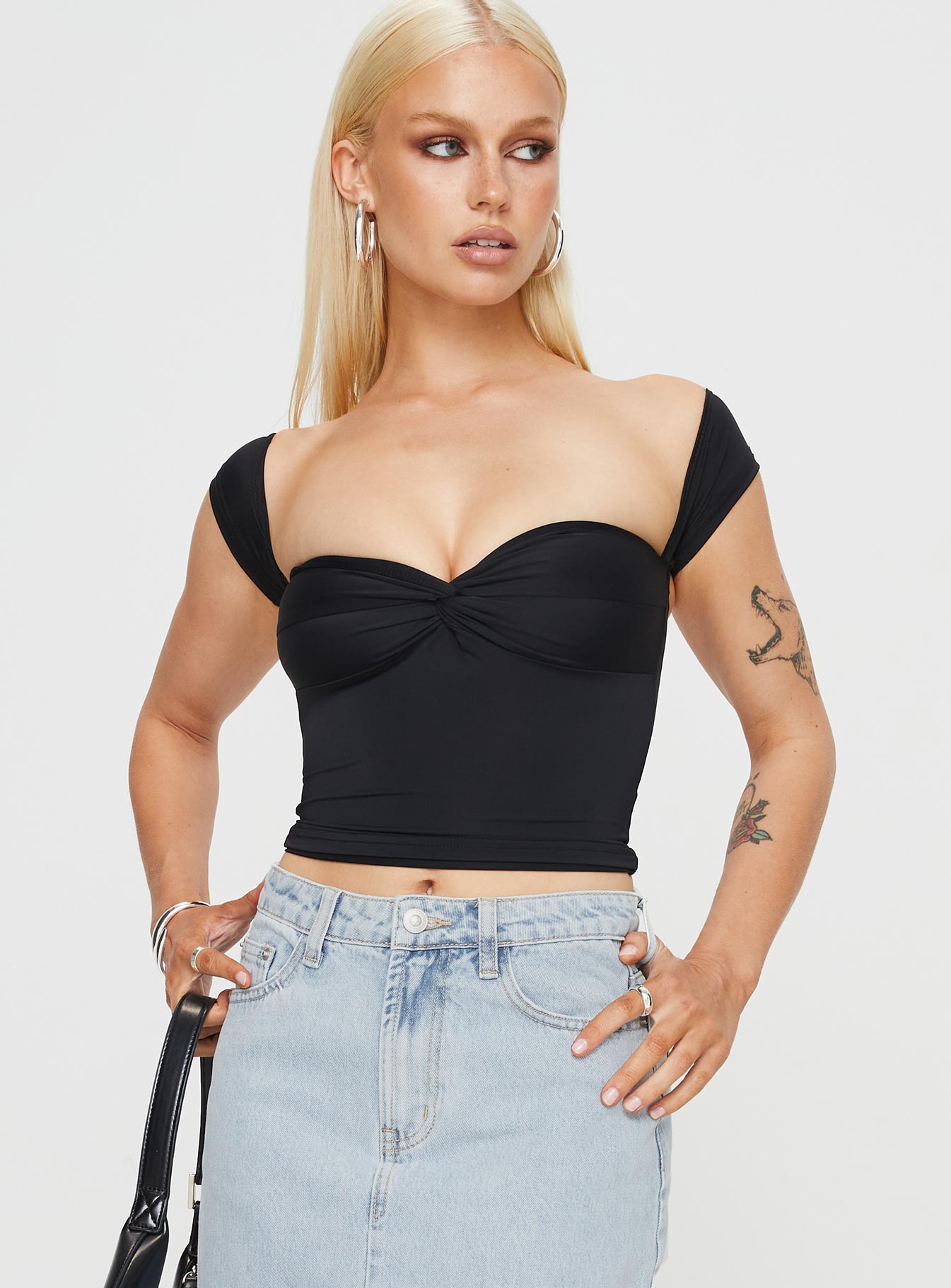 Larisha off the shoulder top black