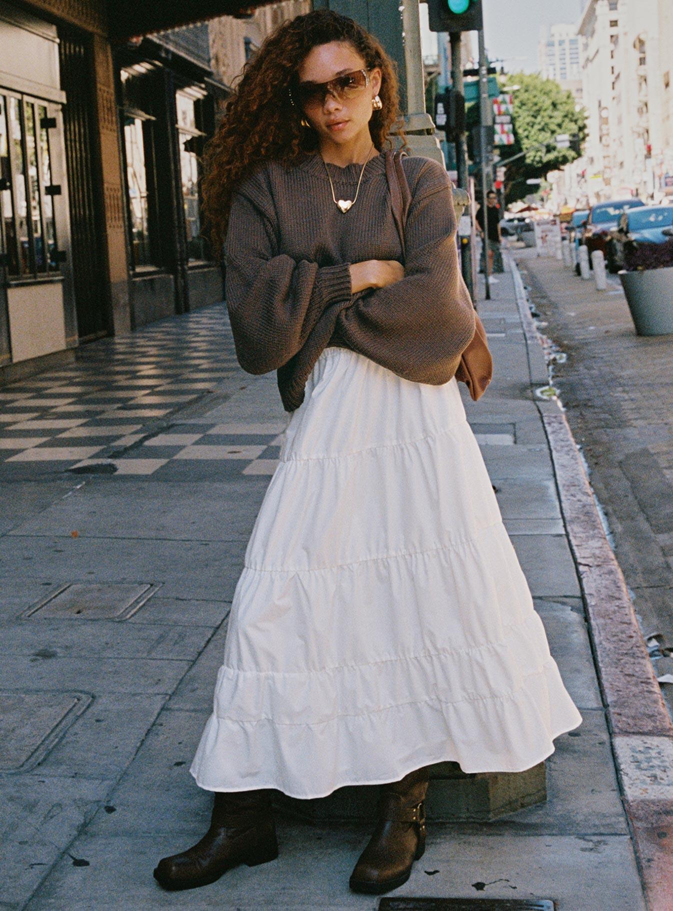 White flowy outlet skirt 4x