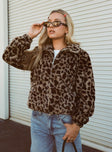 Faux fur jacket Leopard print, visible zip fastening, two hip pockets, pleated cuffs, relaxed fitting Non-stretch material, fully lined 