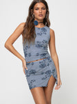 Matching set, floral print Slim-fitting top, high neck, sleeveless Slim-fitting mini skirt, mid-rise, side split detail
