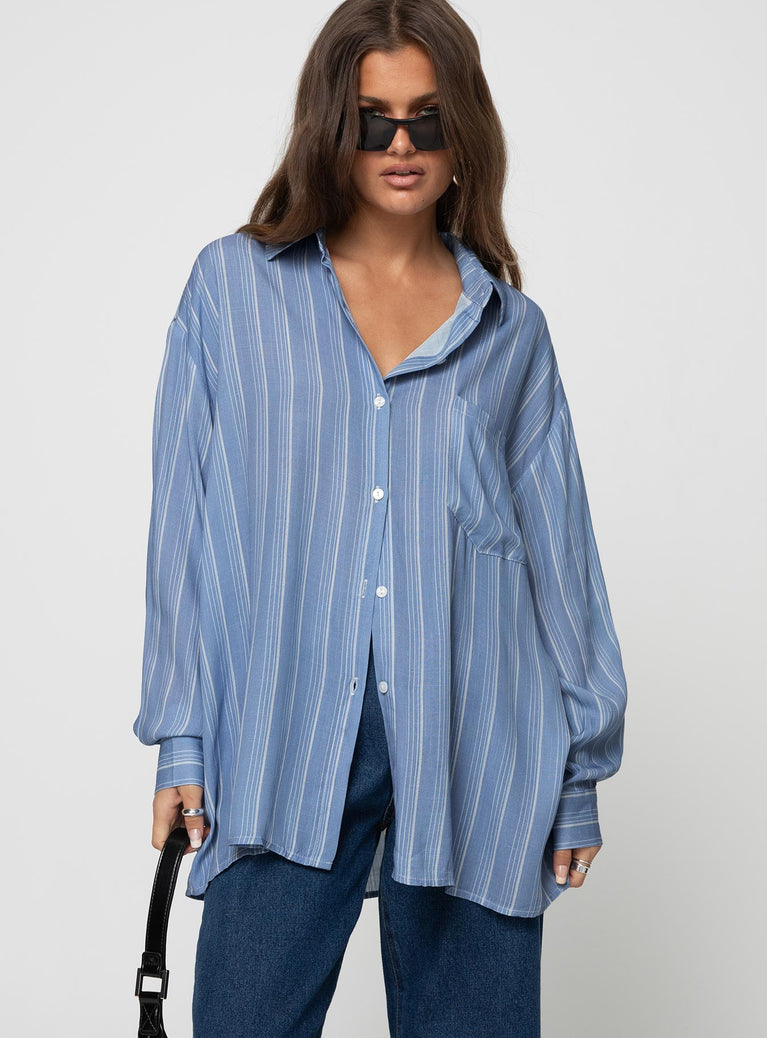 Oversized shirt Relaxed fit, long sleeve, pinstripe Drop shoulder, classic collar, single chest pocket