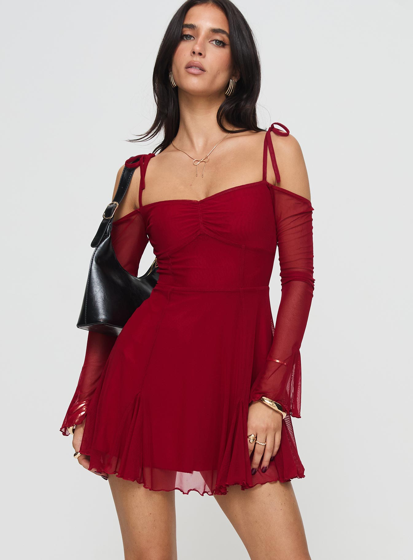 Off the shoulder red dress short hotsell