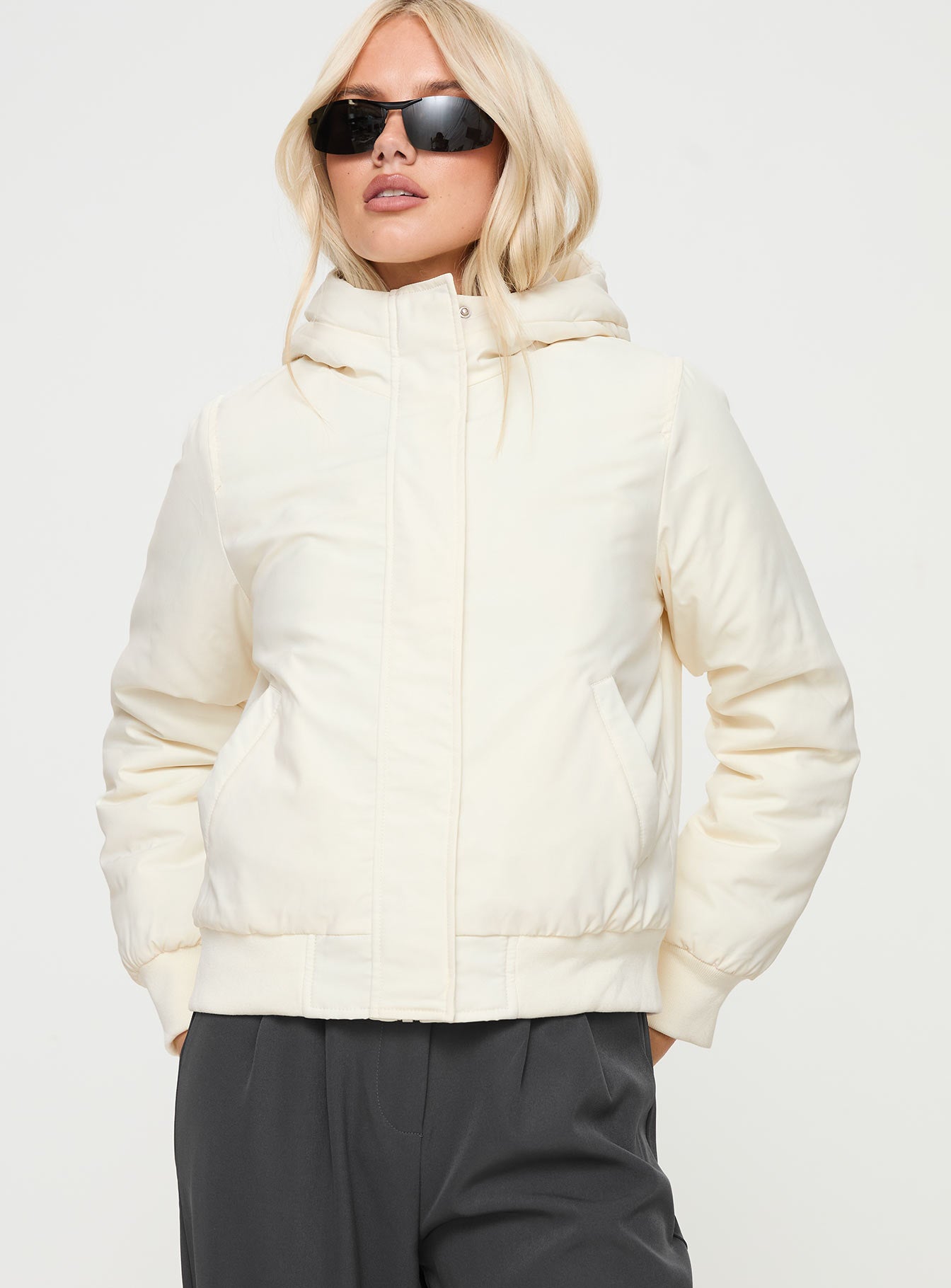 Battle hooded jacket cream