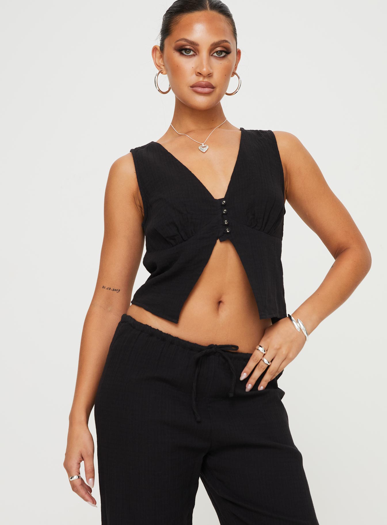 Momo vest top black