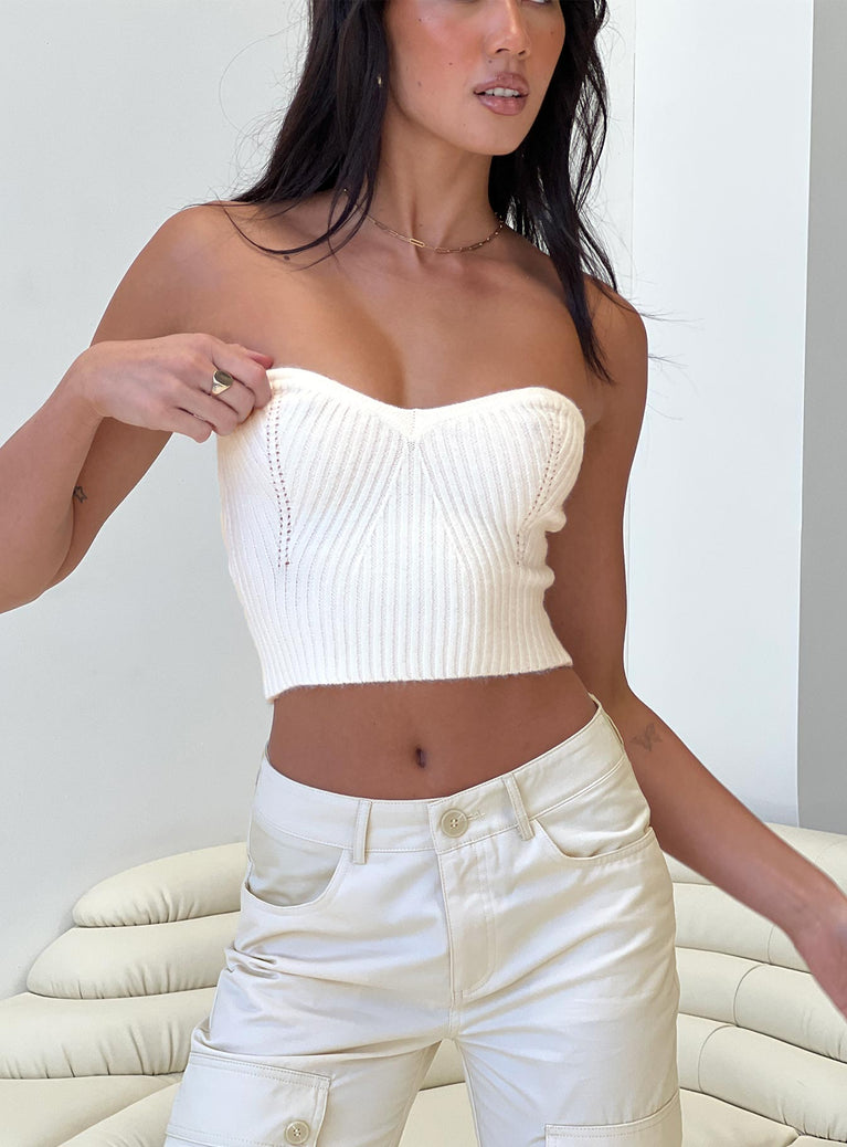 Strapless top Soft knit material Sweetheart neckline