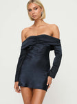 Off shoulder style, silk material look, inner silicone strip at bust, invisible zip fastening&nbsp;