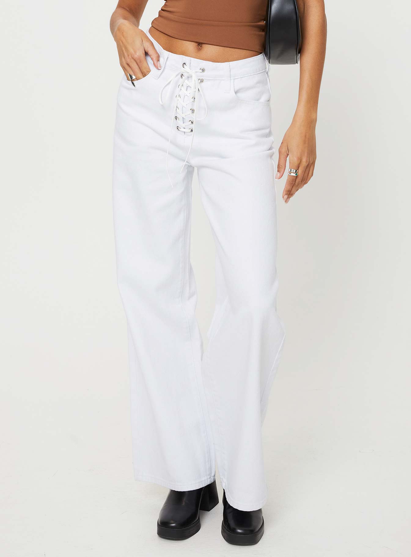 Wide leg clearance white jean