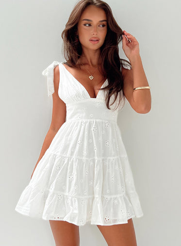 white short flowy dress Sanders Mini / XXL Product Description Outfmvch White dress short sleeve