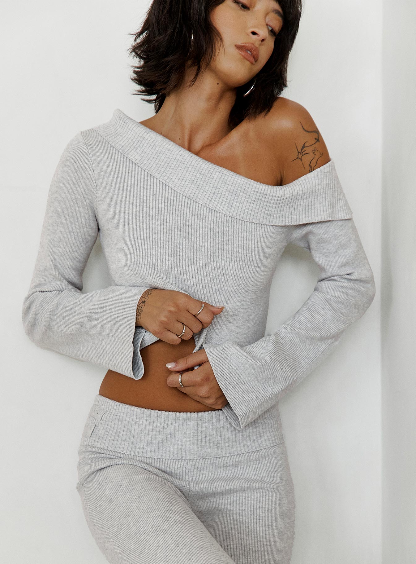 Sina off the shoulder top grey