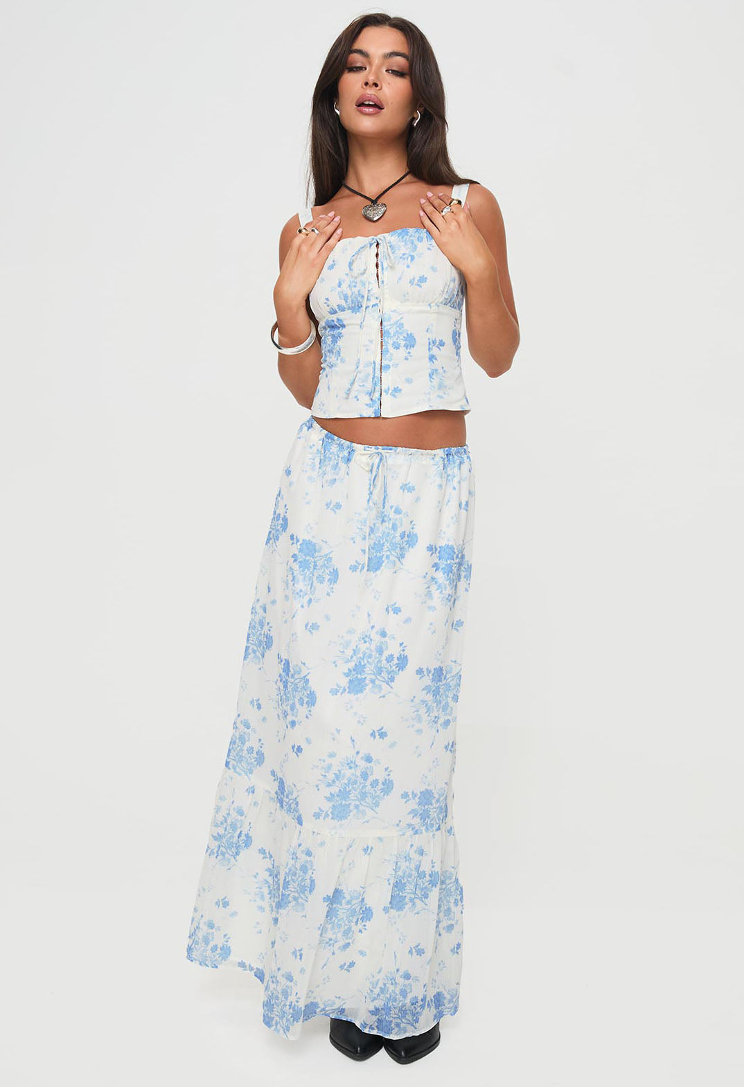 Modern girl maxi skirt white / blue floral